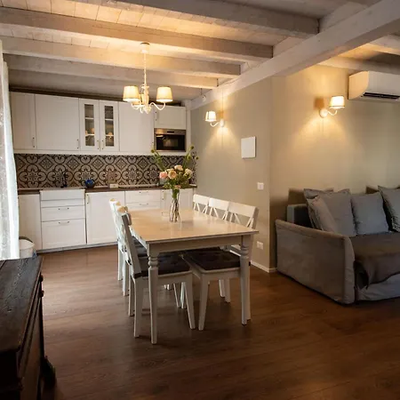 Apartment 75 Mq For 5-6 P 100 M From The