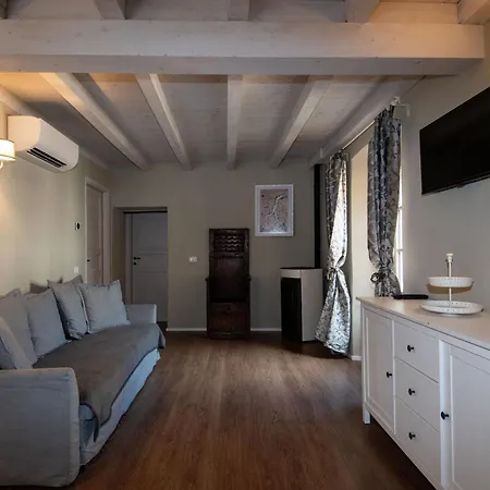 Apartment 75 Mq For 5-6 P 100 M From The Domaso