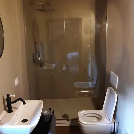 Apartment 75 Mq For 5-6 P 100 M From The
