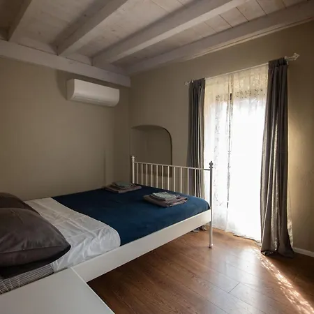 75 Mq For 5-6 P 100 M From The Apartment