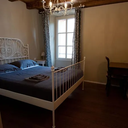 Apartment 75 Mq For 5-6 P 100 M From The Domaso