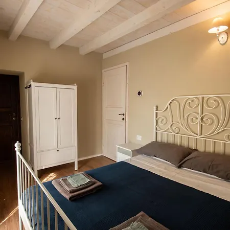 75 Mq For 5-6 P 100 M From The Apartmán *